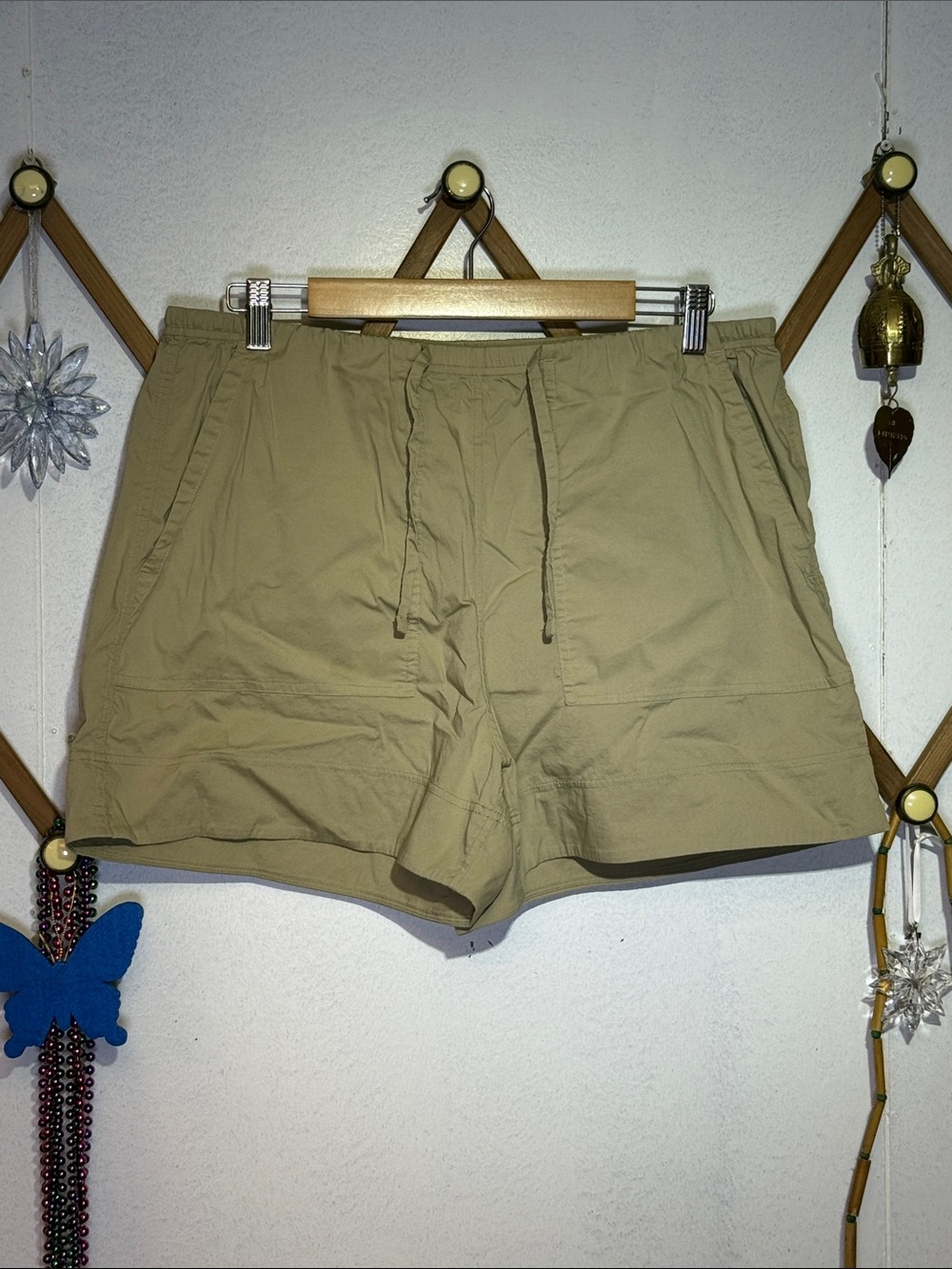 lululemon athletica Women's Khaki Drawstring Athletic Shorts